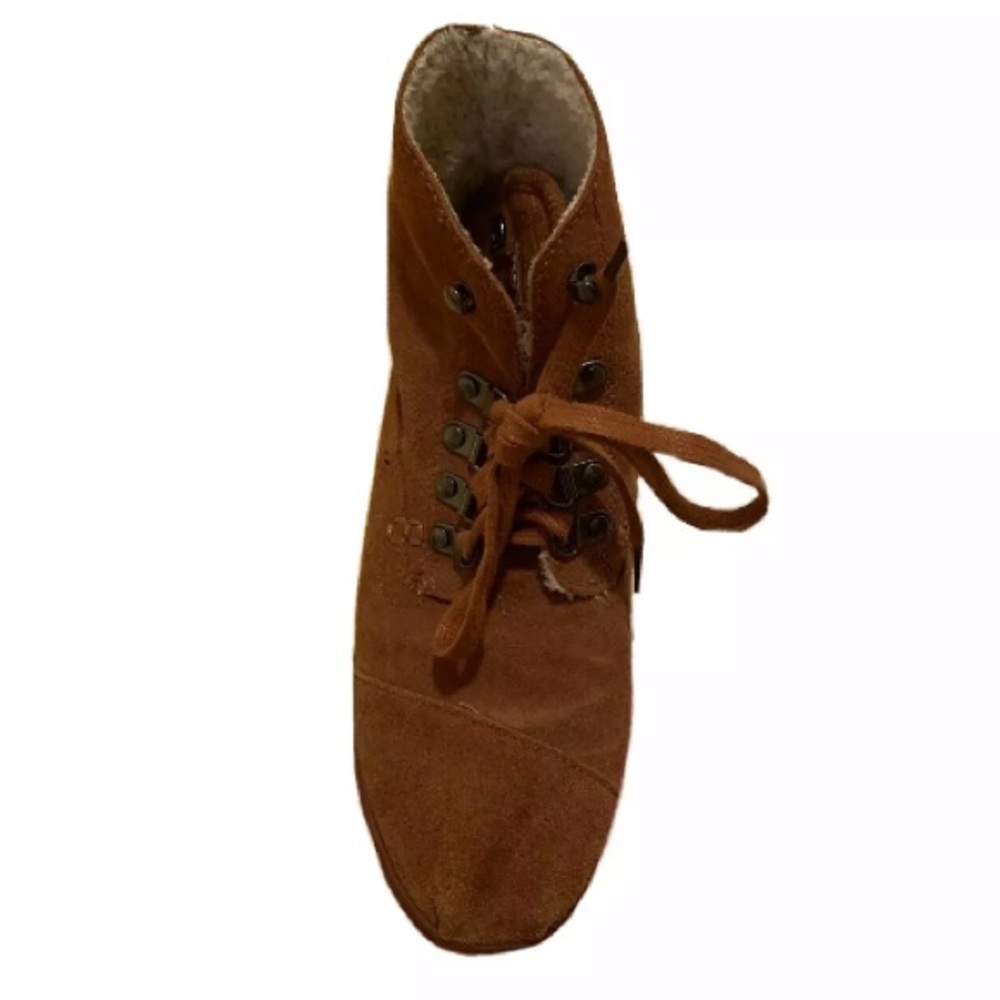Brown winter shoes size 7.5